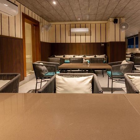 Hotel Bay Laurel Retreat ฟารีดาบัด ภายนอก รูปภาพ