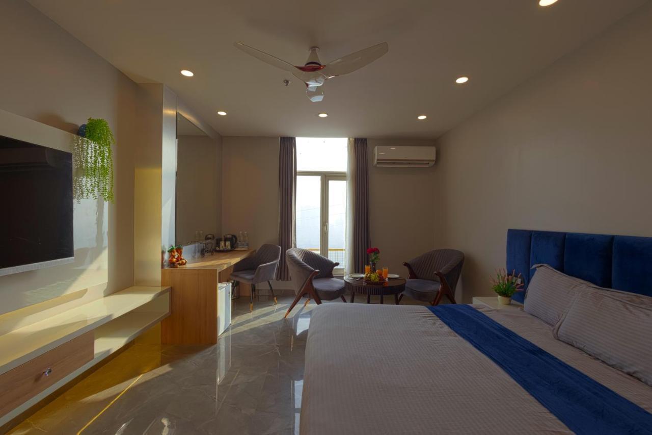 Hotel Bay Laurel Retreat ฟารีดาบัด ภายนอก รูปภาพ