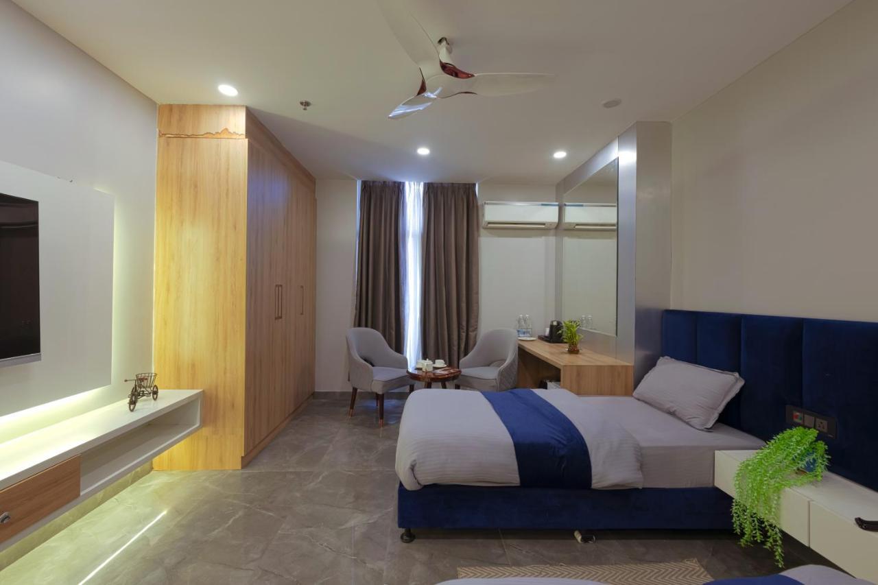 Hotel Bay Laurel Retreat ฟารีดาบัด ภายนอก รูปภาพ