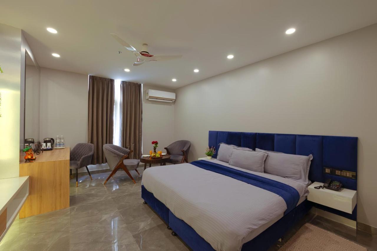 Hotel Bay Laurel Retreat ฟารีดาบัด ภายนอก รูปภาพ