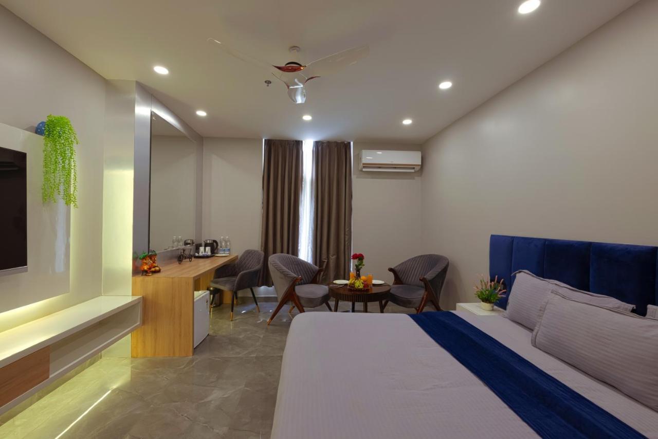 Hotel Bay Laurel Retreat ฟารีดาบัด ภายนอก รูปภาพ
