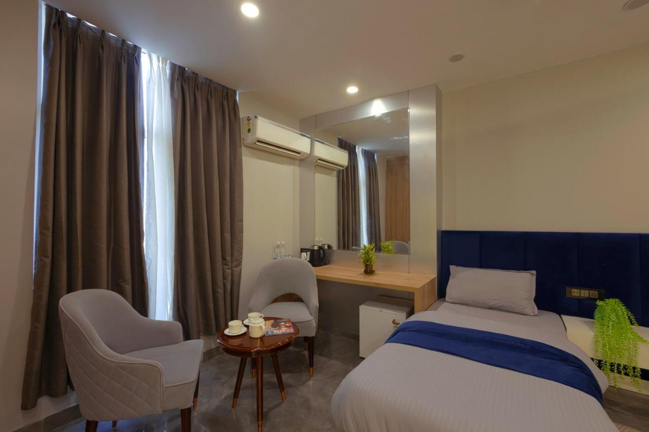 Hotel Bay Laurel Retreat ฟารีดาบัด ภายนอก รูปภาพ