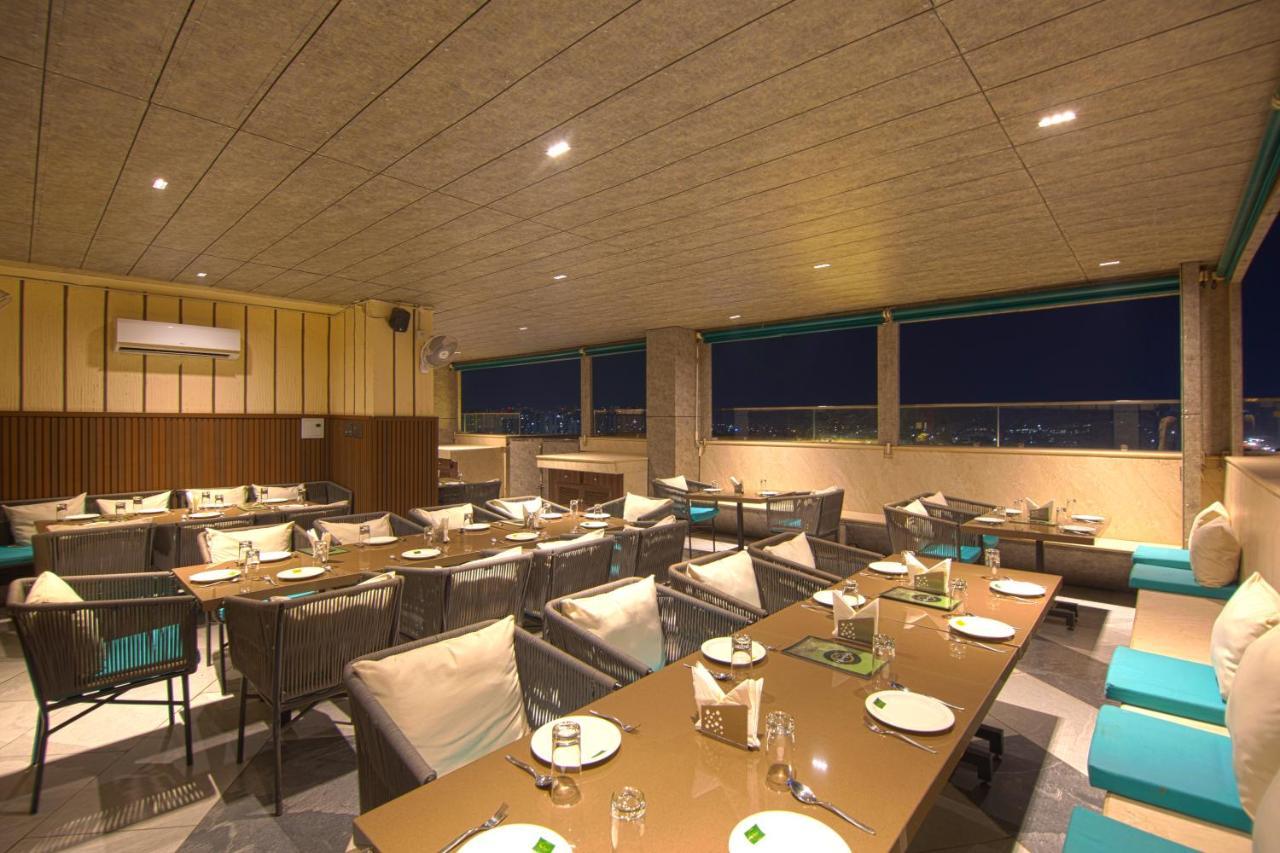 Hotel Bay Laurel Retreat ฟารีดาบัด ภายนอก รูปภาพ