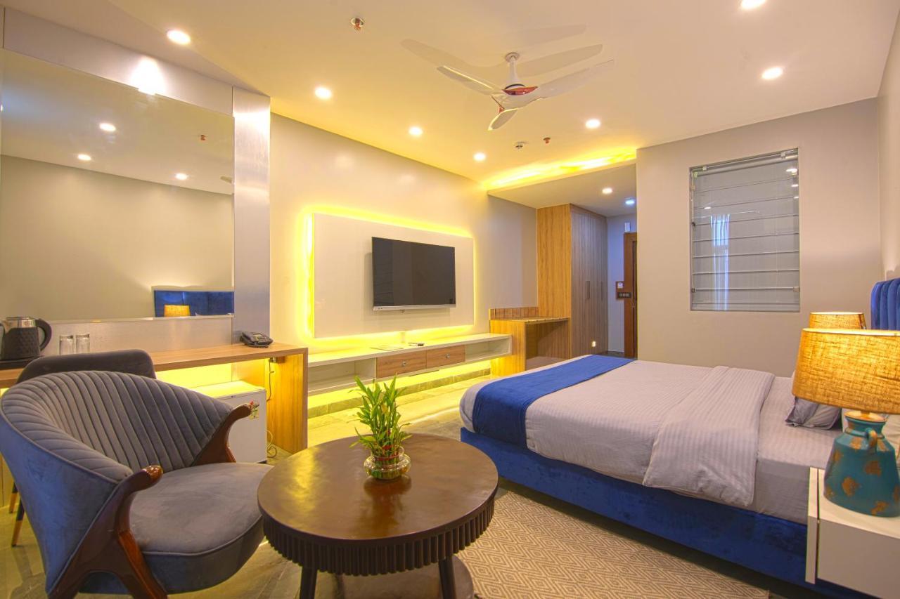 Hotel Bay Laurel Retreat ฟารีดาบัด ภายนอก รูปภาพ