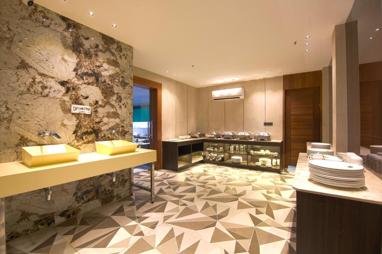 Hotel Bay Laurel Retreat ฟารีดาบัด ภายนอก รูปภาพ