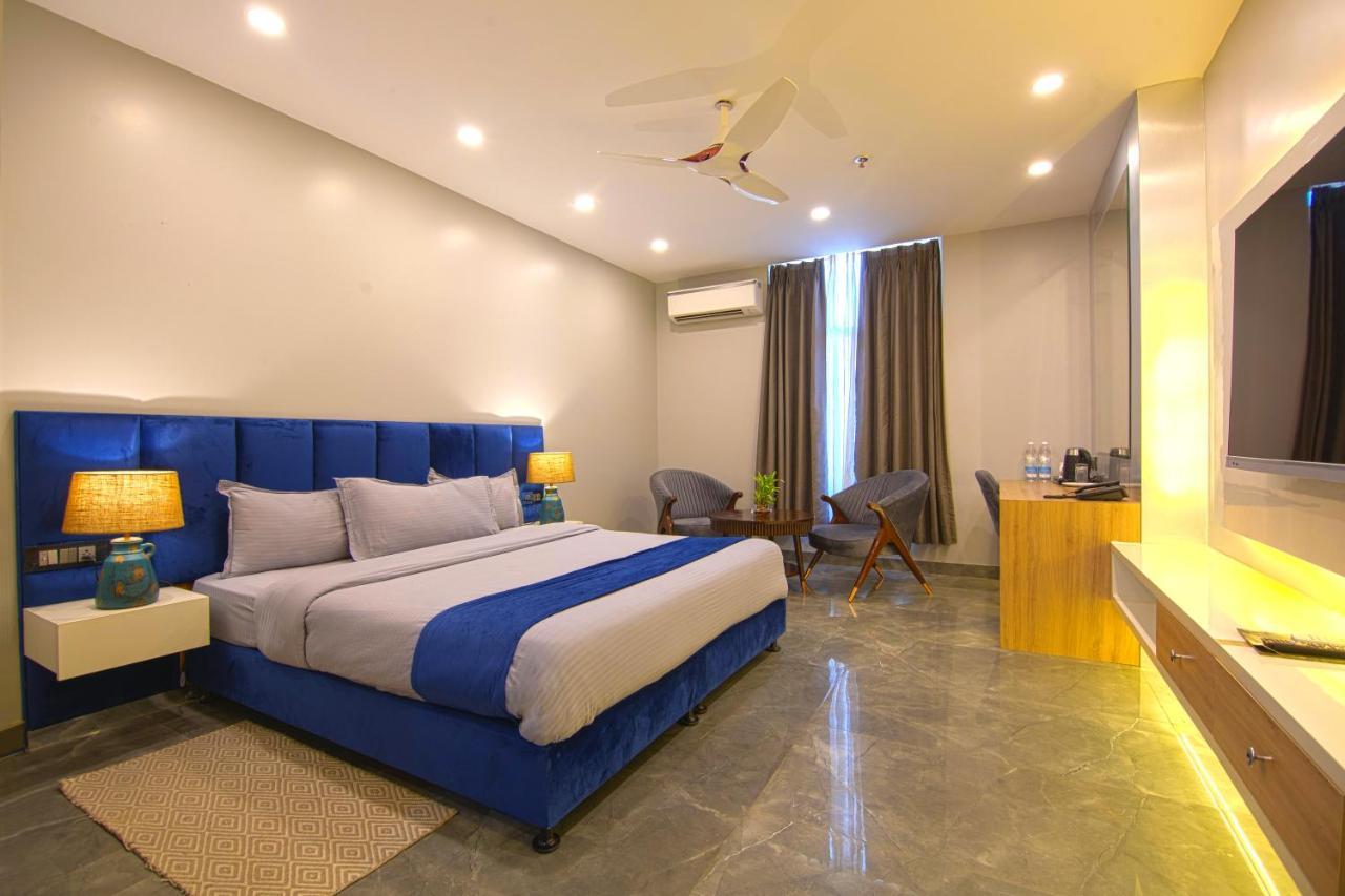 Hotel Bay Laurel Retreat ฟารีดาบัด ภายนอก รูปภาพ